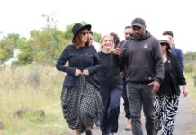 Governor takes cultural tour