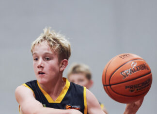 Juniors take over home court